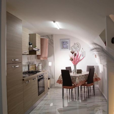 Tiluri Apartment Napoli Bagian luar foto