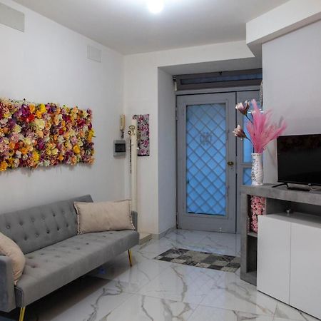 Tiluri Apartment Napoli Bagian luar foto