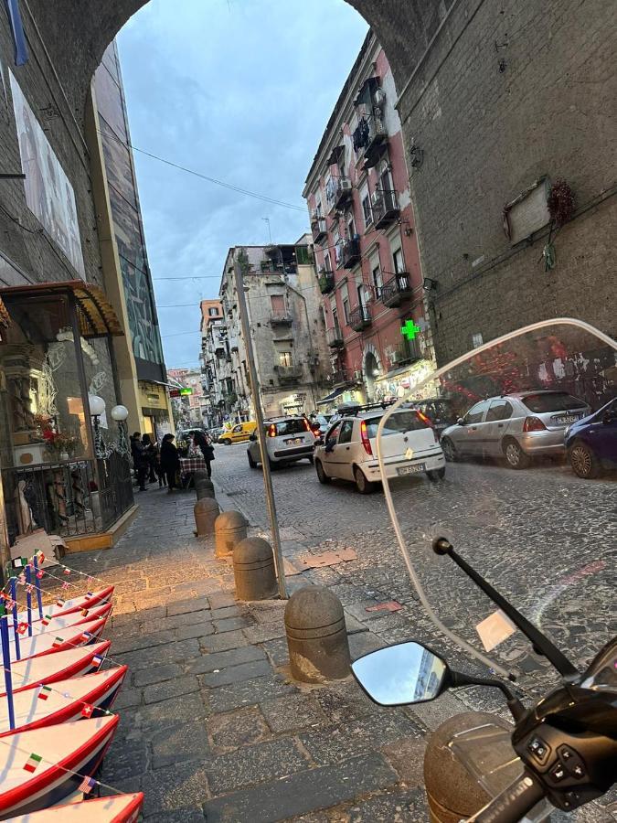 Tiluri Apartment Napoli Bagian luar foto