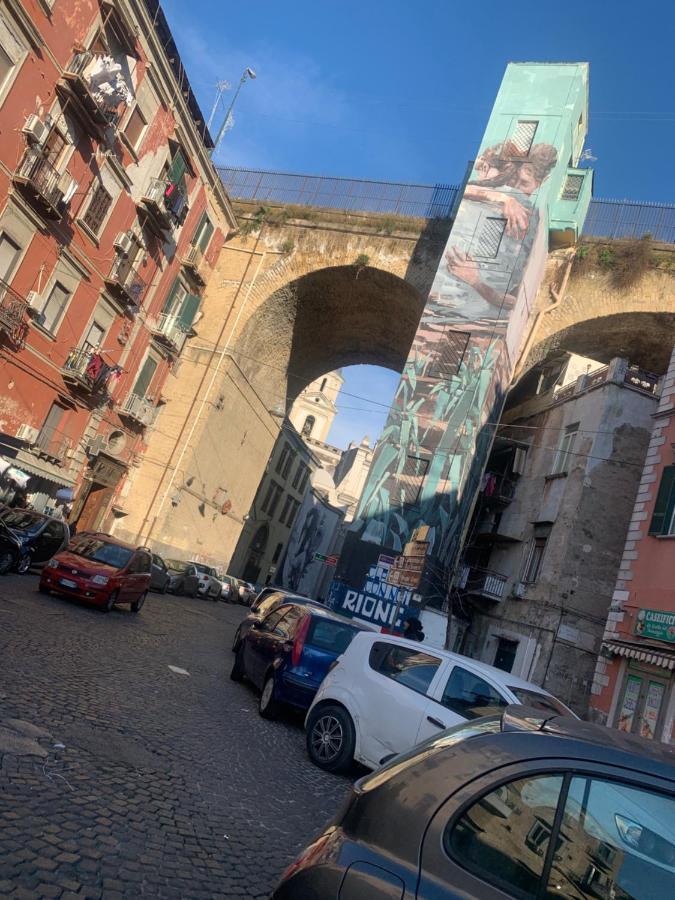 Tiluri Apartment Napoli Bagian luar foto