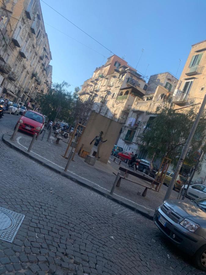 Tiluri Apartment Napoli Bagian luar foto