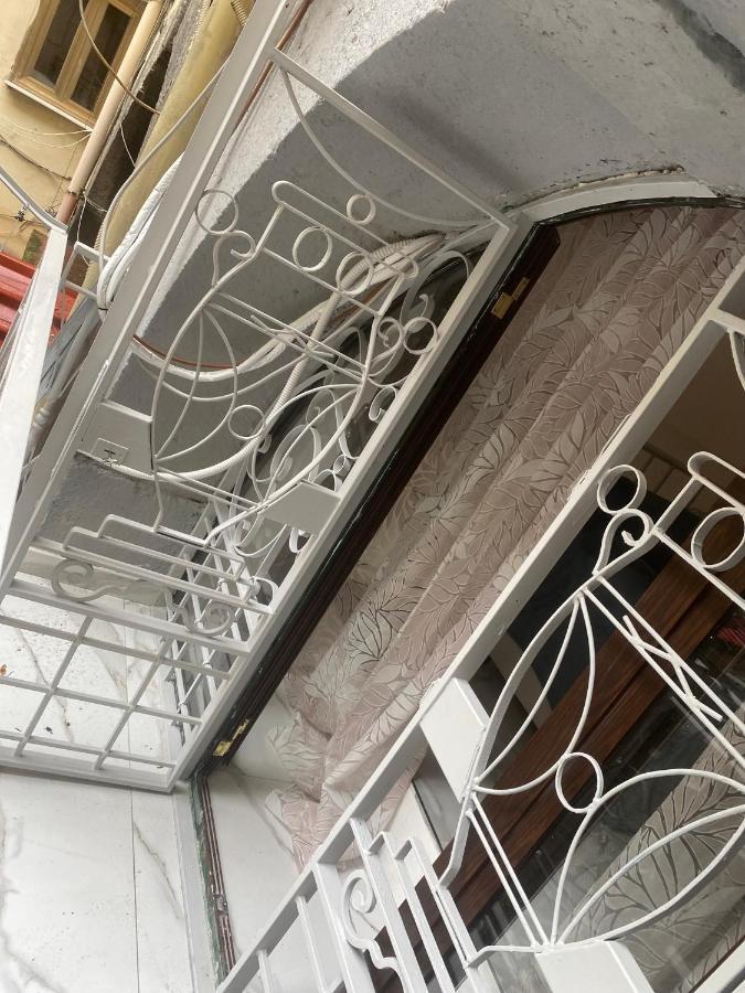 Tiluri Apartment Napoli Bagian luar foto