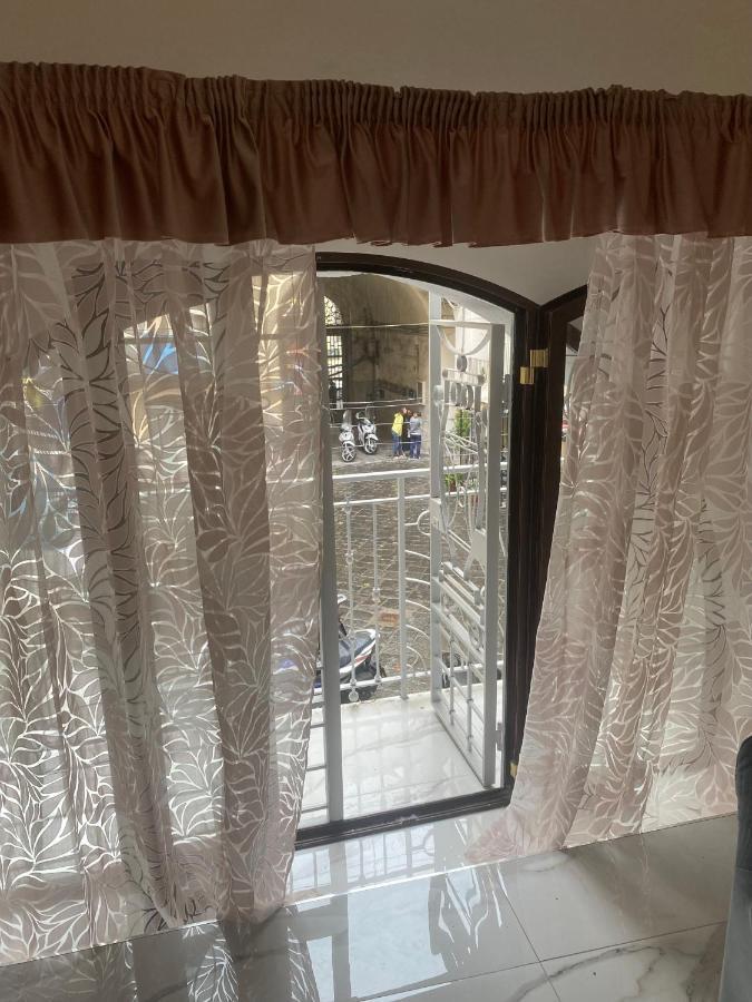 Tiluri Apartment Napoli Bagian luar foto