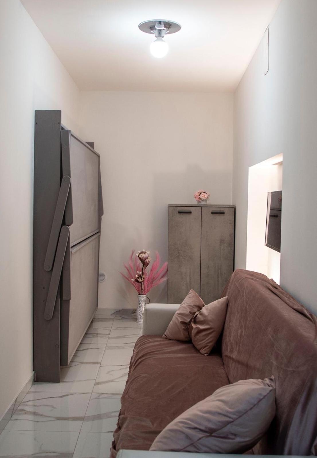 Tiluri Apartment Napoli Bagian luar foto